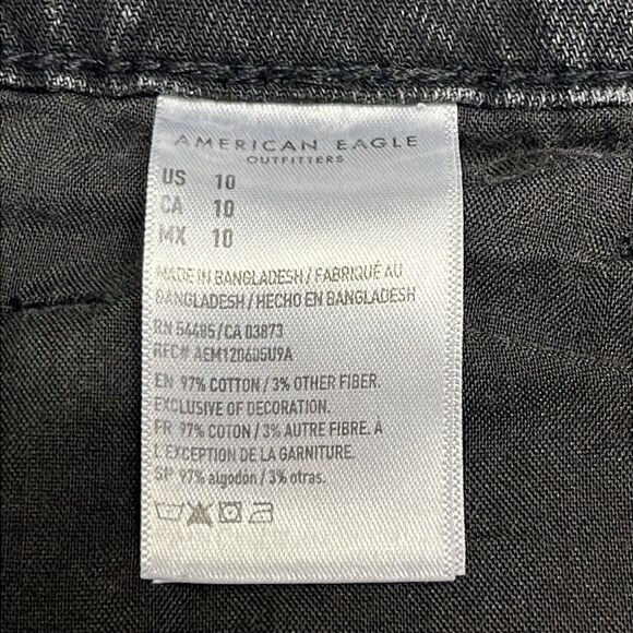 American Eagle Black Destroyed Distressed Whisker Faded Mom Shorts - Size 10 - Picture 15 of 16